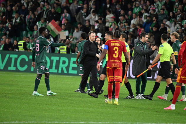 Footbal : AS Saint Etienne v RODEZ - ligue 2 - 10 10 2026 CATHRO Ian coach of Saint Etienne during the Ligue 2 BKT match between AS Saint-Etienne and RODEZ at Stade Geoffroy-Guichard Saint Etienne on October 10, 2026 in Saint-Etienne, France. SAINT ETIENNEFrance Copyright: xMouradxAllilix
