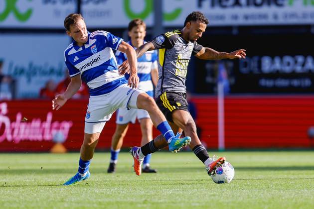 ZWOLLE , 11-10-2026 , MAC3park stadion , season 2026 2027 , Dutch Eredivisie football , match between PEC Zwolle and SC Cambuur , picture shows PEC Zwolle player Thijs Oosting, SC Cambuur player Nicky Souren PEC - Cambuur  x208178210x Copyright: