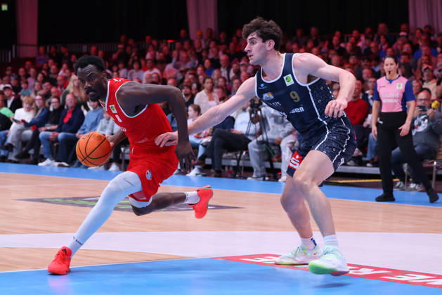 v l Nat Diallo, RheinStars Cologne 08; Dominic Parolin, Eisbären Bremerhaven 09 (GER), RheinStars Cologne vs. Eisbären Bremerhaven, Basketball, ProA, Matchday 4, 2026–2027 Season, October 11, 2026 GER, RheinStars Cologne vs. Eisbären Bremerhaven, Basketball, ProA, Matchday 4, 2026–2027 season, October 11, 2026 RheinStars Cologne Copyright: xEibner-Pressefoto ThomasxStoeckerx EP_TSR
