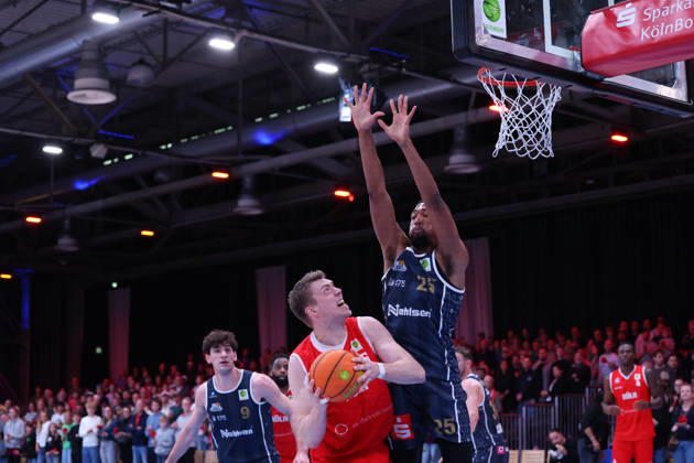 v l Dominic Parolin, Eisbären Bremerhaven 09; Björn Rohwer, RheinStars Cologne 15; Jeremiah Oden, Eisbären Bremerhaven 25 GER; RheinStars Cologne vs. Eisbären Bremerhaven; Basketball; ProA; Matchday 4, 2026–2027 season, October 11, 2026 GER, RheinStars Cologne vs. Eisbären Bremerhaven, Basketball, ProA, Matchday 4, 2026–2027 season, October 11, 2026 RheinStars Cologne Copyright: xEibner-Pressefoto ThomasxStoeckerx EP_TSR