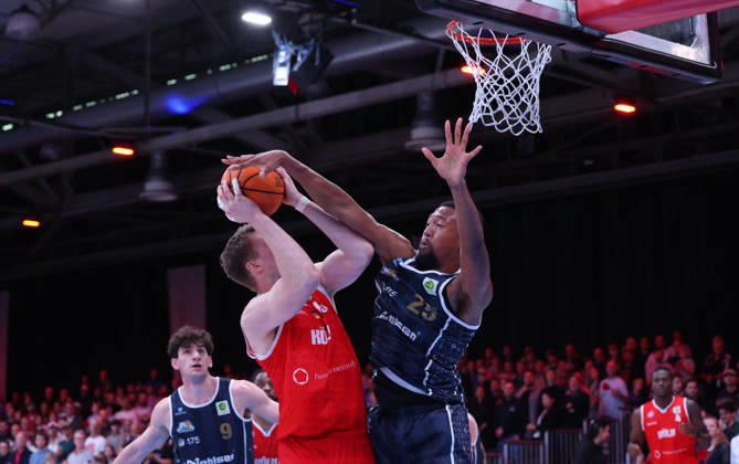 v l Dominic Parolin, Eisbären Bremerhaven 09; Björn Rohwer, RheinStars Cologne 15; Jeremiah Oden, Eisbären Bremerhaven 25 GER; RheinStars Cologne vs. Eisbären Bremerhaven; Basketball; ProA; Matchday 4, 2026–2027 season, October 11, 2026 GER, RheinStars Cologne vs. Eisbären Bremerhaven, Basketball, ProA, Matchday 4, 2026–2027 season, October 11, 2026 RheinStars Cologne Copyright: xEibner-Pressefoto ThomasxStoeckerx EP_TSR
