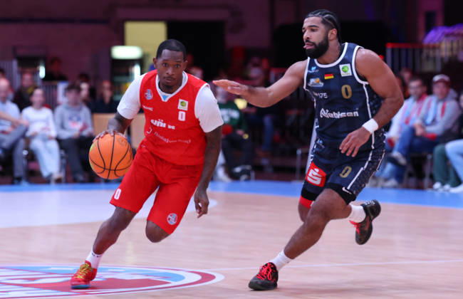 v l Cedric Cezell Russell Jr., RheinStars Cologne 00, Tyreese Blunt, Eisbären Bremerhaven 00 GER, RheinStars Cologne vs. Eisbären Bremerhaven, Basketball, ProA, Matchday 4, 2026–2027 Season, October 11, 2026 GER, RheinStars Cologne vs. Eisbären Bremerhaven, Basketball, ProA, Matchday 4, 2026–2027 Season, October 11, 2026 RheinStars Cologne Copyright: xEibner-Pressefoto ThomasxStoeckerx EP_TSR