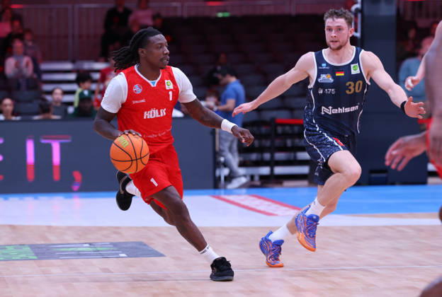 v l Antonio Williams, RheinStars Cologne 01; Vincent Friederici, Eisbären Bremerhaven 30 GER, RheinStars Cologne vs. Eisbären Bremerhaven, Basketball, ProA, Matchday 4, 2026–2027 Season, October 11, 2026 GER, RheinStars Cologne vs. Eisbären Bremerhaven, Basketball, ProA, Matchday 4, 2026–2027 season, October 11, 2026 RheinStars Cologne Copyright: xEibner-Pressefoto ThomasxStoeckerx EP_TSR