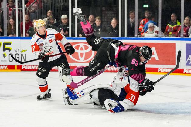 Ice Hockey: Penny DEL, Matchday 8—Cologne Sharks vs. Nuremberg Ice Tigers on October 11, 2026, at the Lanxess Arena in Cologne. Patrick Russell (Cologne), center, collides with Nuremberg goalie Niklas Treutle. According to the regulations of the DEL (German Ice Hockey League), the publication and further use of the footage in electronic media and on devices of any kind during the game is not permitted. xDMx