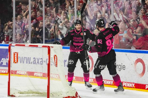 Ice Hockey: Penny DEL, Matchday 8—Cologne Sharks vs. Nuremberg Ice Tigers on October 11, 2026, at the Lanxess Arena in Cologne. Patrick Russell (Cologne), on the left, and Marcel Noebels (Cologne), on the right, celebrate the empty-net goal that sealed the 4–2 victory. In accordance with the regulations of the DEL (German Ice Hockey League), the publication and further use of the footage in electronic media and on devices of any kind during the game is not permitted. xDMx