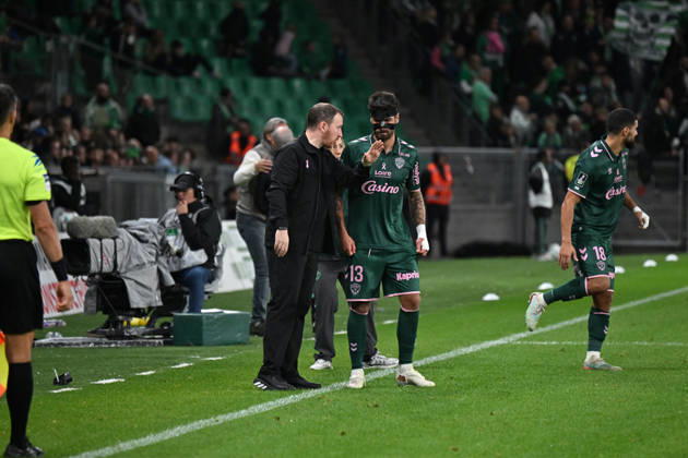 Footbal : AS Saint Etienne v RODEZ - ligue 2 - 10 10 2026 CATHRO Ian coach of Saint Etienne during the Ligue 2 BKT match between AS Saint-Etienne and RODEZ at Stade Geoffroy-Guichard Saint Etienne on October 10, 2026 in Saint-Etienne, France. SAINT ETIENNEFrance Copyright: xMouradxAllilix