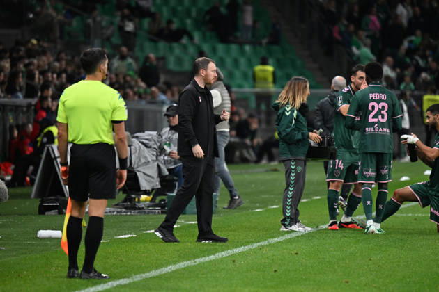 Footbal : AS Saint Etienne v RODEZ - ligue 2 - 10 10 2026 CATHRO Ian coach of Saint Etienne during the Ligue 2 BKT match between AS Saint-Etienne and RODEZ at Stade Geoffroy-Guichard Saint Etienne on October 10, 2026 in Saint-Etienne, France. SAINT ETIENNEFrance Copyright: xMouradxAllilix