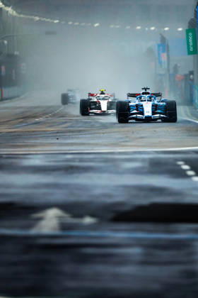 October 10, 2026, Singapore, Singapore: Nico Hulkenberg of Germany drives the (27) Audi Revolut F1 Team R26 during the sprint race ahead of the F1 Grand Prix of Singapore at the Marina Bay Street Circuit. Singapore Singapore - ZUMAs197 20261010_aaa_s197_1020 Copyright: xGeorgexHitchensx