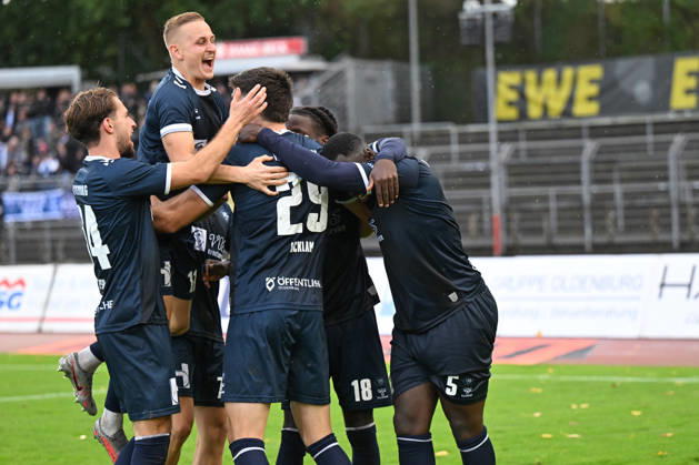 October 11, 2026, GER, Soccer, Regionalliga Nord, Matchday 13, 2026–2027 Season, Oldenburg, Marschwegstadion, VfB Oldenburg vs. BSV Kickers Emden 2–0 by Mats FACKLAM VfB Oldenburg 29 celebration with Emal PEPSHI VfB Oldenburg 34 Kai PRÖGER PROEGER VfB Oldenburg 11 Glory KIVETA NDONGALASIYA VfB Oldenburg 18 Anour ADAM VfB Oldenburg 5 Oldenburg, Marschweg Stadium, Lower Saxony, Germany Copyright: xnordphotoxGmbHx xRojahnx