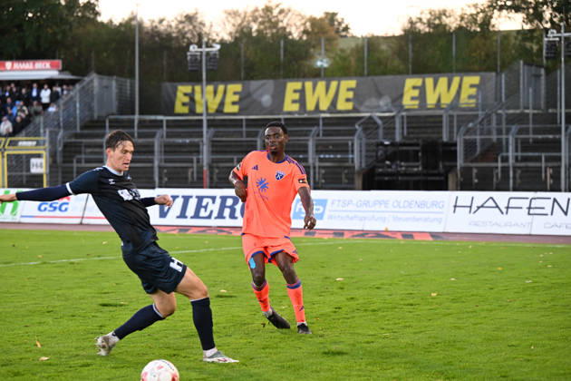 October 11, 2026, GER, Soccer, Regionalliga Nord, Matchday 13, 2026–2027 Season, Oldenburg, Marschweg Stadium, VfB Oldenburg vs. BSV Kickers Emden Ayukayoh MENGOT BSV Kickers EMDEN 7 Dominik KASPER VfB Oldenburg 24 Oldenburg Marschweg Stadium Lower Saxony Germany Copyright: xnordphotoxGmbHx xRojahnx