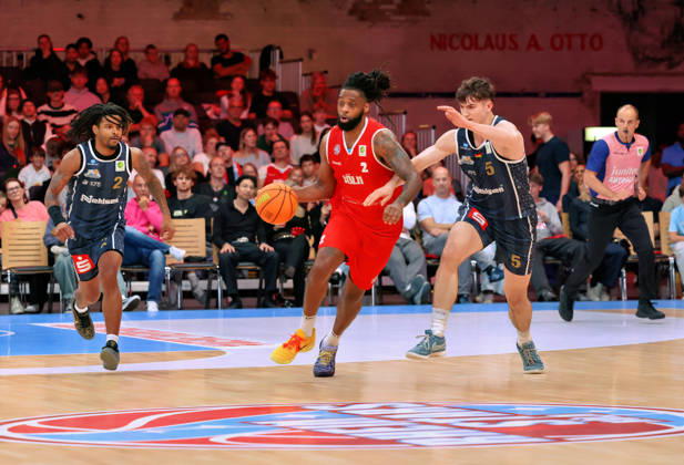v l Corey McKeithan, Eisbären Bremerhaven 02; Kristopher Monroe, RheinStars Cologne 02; Benjamin Zintz, Eisbären Bremerhaven 05 GER; RheinStars Cologne vs. Eisbären Bremerhaven; Basketball; ProA; Matchday 4, 2026–2027 Season, October 11, 2026 GER, RheinStars Cologne vs. Eisbaeren Bremerhaven, Basketball, ProA, Matchday 4, 2026–2027 Season, October 11, 2026 RheinStars Cologne Copyright: xEibner-Pressefoto ThomasxStoeckerx EP_TSR