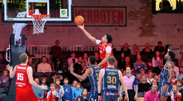 From left: Bjoern Rohwer, RheinStars Cologne 15; Jeremiah Oden, Eisbaeren Bremerhaven 25; Vincent Friederici, Eisbären Bremerhaven 30, Maximillian Begue, RheinStars Cologne 09, shooting a basket; Carlos Carter, Eisbären Bremerhaven 06, GER; RheinStars Cologne vs. Eisbären Bremerhaven, basketball, ProA, Matchday 4, 2026–2027 season, October 11, 2026 GER, RheinStars Cologne vs. Eisbären Bremerhaven, Basketball, ProA, Matchday 4, 2026–2027 season, October 11, 2026, RheinStars Cologne Copyright: xEibner-Pressefoto ThomasxStoeckerx EP_TSR