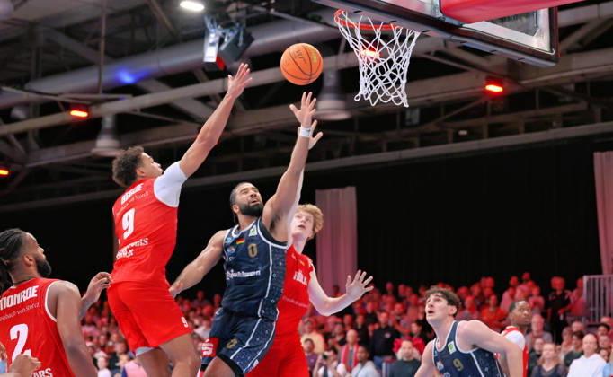 From left: Kristopher Monroe, RheinStars Cologne 02, Maximillian Begue RheinStars Cologne 09, Tyreese Blunt Eisbären Bremerhaven 00, Karl Buehner RheinStars Cologne 11, Dominic Parolin Eisbären Bremerhaven 09 GER, RheinStars Cologne vs. Eisbären Bremerhaven, Basketball, ProA, Matchday 4, 2026–2027 season, October 11, 2026 GER, RheinStars Cologne vs. Eisbären Bremerhaven, Basketball, ProA, Matchday 4, 2026–2027 season, October 11, 2026 RheinStars Cologne Copyright: xEibner-Pressefoto ThomasxStoeckerx EP_TSR