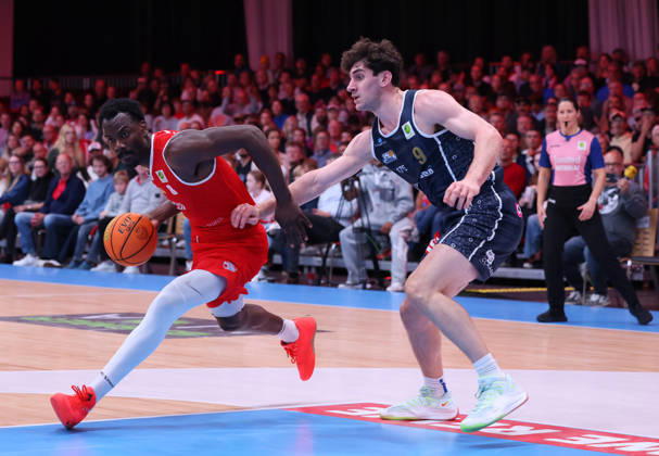 v l Nat Diallo, RheinStars Cologne 08; Dominic Parolin, Eisbären Bremerhaven 09 (GER), RheinStars Cologne vs. Eisbären Bremerhaven, Basketball, ProA, Matchday 4, 2026–2027 Season, October 11, 2026 GER, RheinStars Cologne vs. Eisbären Bremerhaven, Basketball, ProA, Matchday 4, 2026–2027 season, October 11, 2026 RheinStars Cologne Copyright: xEibner-Pressefoto ThomasxStoeckerx EP_TSR