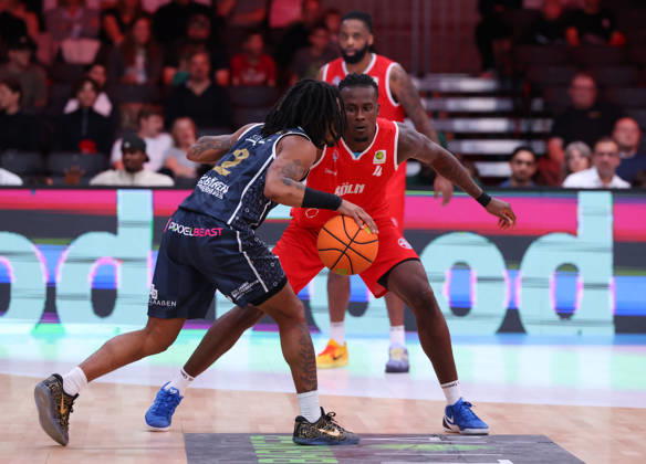 From left: Corey McKeithan, Eisbären Bremerhaven 02; James Patterson III, RheinStars Cologne 04; other RheinStars Cologne players in the background, GER; RheinStars Cologne vs. Eisbären Bremerhaven, basketball, ProA, Matchday 4, 2026–2027 season, October 11, 2026 GER, RheinStars Cologne vs. Eisbären Bremerhaven, basketball, ProA, Matchday 4, 2026–2027 season, October 11, 2026 RheinStars Cologne Copyright: xEibner-Pressefoto ThomasxStoeckerx EP_TSR