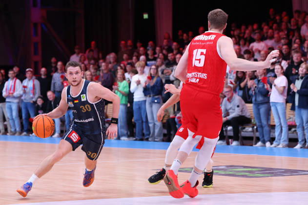v l Vincent Friederici, Eisbären Bremerhaven 30; Björn Rohwer, RheinStars Cologne 15 GER, RheinStars Cologne vs. Eisbären Bremerhaven, Basketball, ProA, Matchday 4, 2026–2027 Season, October 11, 2026 GER, RheinStars Cologne vs. Eisbaeren Bremerhaven, Basketball, ProA, Matchday 4, 2026–2027 season, October 11, 2026 RheinStars Cologne Copyright: xEibner-Pressefoto ThomasxStoeckerx EP_TSR