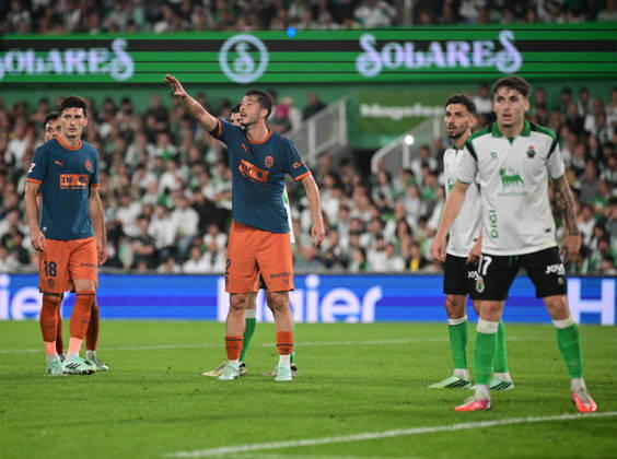 ESP LaLiga EA Sports: Racing Santander vs. Valencia CF — Guido Rodríguez of Valencia CF during the LaLiga EA Sports match between Racing Santander and Valencia CF, played at Campos de Sport de El Sardinero Stadium in Cantabria on October 11, 2026, in Spain. Spanish Soccer Copyright: xAgenciaxLOFx