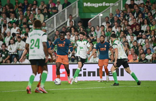 ESP LaLiga EA Sports: Racing Santander vs. Valencia CF — David Otorbi of Valencia CF during the LaLiga EA Sports match between Racing Santander and Valencia CF, played at Campos de Sport de El Sardinero Stadium in Cantabria on October 11, 2026, in Spain — Spain Soccer Copyright: xAgenciaxLOFx