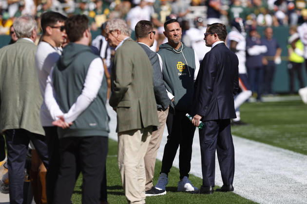 GREEN BAY, WI - OCTOBER 11: Green Bay Packers head coach Matt LaFleur talks with Packers President Ed Policy prior to a game between the Green Bay Packers and the Chicago Bears on October 11, 2026 at Lambeau Field in Green Bay, WI. (Photo by Larry Radloff Icon Sportswire) NFL, American Football Herren, USA OCT 11 Bears at Packers EDITORIAL USE ONLY Icon2610110037