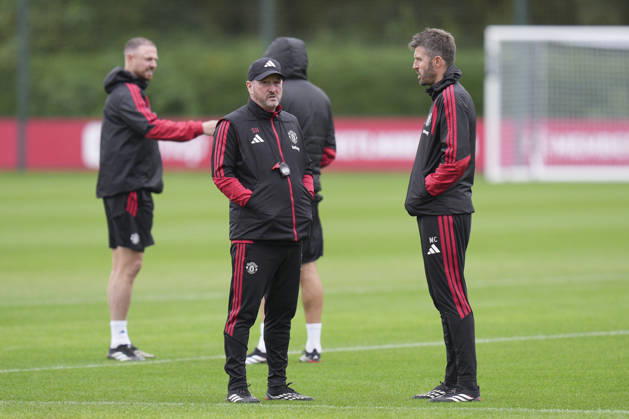 Manchester United, ManU Training, Champions League Manchester United assistant manager Steve Holland speaks with Manchester United manager Michael Carrick during the Manchester United Training Session at Carrington Training Centre, ahead of the UEFA Champions League Matchday 2 v Atletico Madrid, Manchester, England on 12 October 2026 Credit: Steve Flynn Every Second Media Editorial use only. All images are copyright Every Second Media Limited. No images may be reproduced without prior permission. Copyright: xIMAGO EveryxSecondxMediax ESM-2213-0003 StevexFlynnx xEveryxSecondxMediax