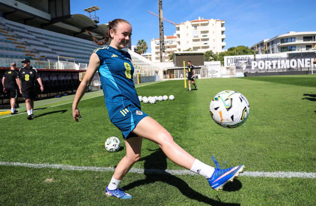 Football, women, Northern Ireland national team, training