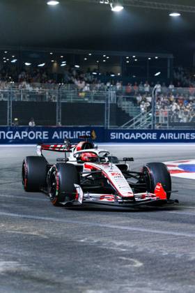 October 11, 2026, Singapore, Singapore: Esteban Ocon of France drives the (31) TGR Haas F1 Team VF-26 during the F1 Grand Prix of Singapore at the Marina Bay Street Circuit. Formula 1, Singapore Grand Prix 2026 Race - 11 Oct 2026 - ZUMAs197 20261011_aaa_s197_842 Copyright: xGeorgexHitchensx