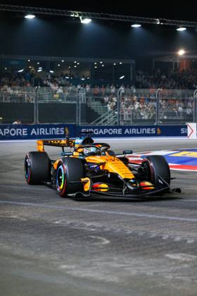 October 11, 2026, Singapore, Singapore: Oscar Piastri of Australia drives the (81) McLaren Mastercard F1 Team MCL40 during the F1 Grand Prix of Singapore at the Marina Bay Street Circuit. Formula 1, Singapore Grand Prix 2026 Race - 11 Oct 2026  - ZUMAs197 20261011_aaa_s197_844 Copyright: xGeorgexHitchensx