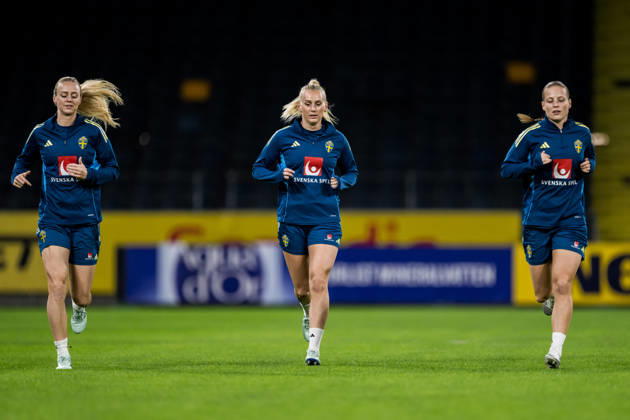 October 12, 2026: Amanda Ilestedt, Stina Blackstenius, and Anna Anvegard of the Swedish women’s national soccer team during a training session on October 12, 2026 in Stockholm. Photo by Emma Wallskog. BILDBYRAN code EW JZ0768. soccer, football, fotball, World Cup, qualifiers, FIFA Women’s World Cup, qualifier, training, Sweden, women’s, bbeng Copyright: EMMAxWALLSKOG BB261012EW010