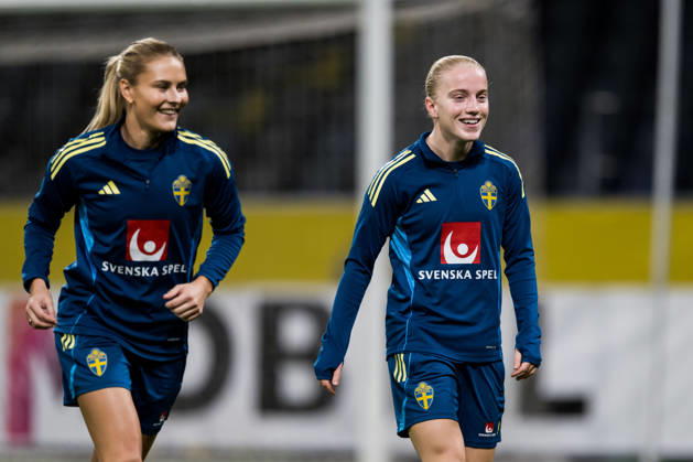 October 12, 2026: Amanda Nildén and Anna Sandberg of the Swedish women’s national soccer team during a training session on October 12, 2026 in Stockholm. Photo by Emma Wallskog, BILDBYRAN, code EW JZ0768. soccer, football, soccer, World Cup qualifiers, FIFA Women’s World Cup qualifiers, training, Sweden, women’s soccer Copyright: EMMAxWALLSKOG BB261012EW028