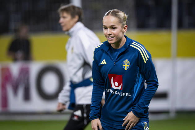 STOCKHOLM, SWEDEN, 20261012 Soccer player Hanna Lundkvist on the field as the Swedish women s national soccer team trains at Friends Arena ahead of the World Cup playoff match against Lithuania STOCKHOLM SWEDEN x10050x  Copyright: xPontusxLundahl TTx INFÖR VM-PLAYOFF SVERIGE-LITAUEN