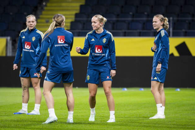 STOCKHOLM, SWEDEN, 20261012 Soccer player Hanna Lundkvist on the field as the Swedish women s national soccer team trains at Friends Arena ahead of the World Cup playoff match against Lithuania STOCKHOLM SWEDEN x10050x  Copyright: xPontusxLundahl TTx INFÖR VM-PLAYOFF SVERIGE-LITAUEN