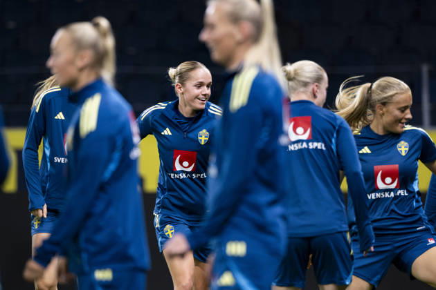 STOCKHOLM, SWEDEN, 20261012 Soccer player Hanna Lundkvist on the field as the Swedish women s national soccer team trains at Friends Arena ahead of the World Cup playoff match against Lithuania STOCKHOLM SWEDEN x10050x  Copyright: xPontusxLundahl TTx INFÖR VM-PLAYOFF SVERIGE-LITAUEN