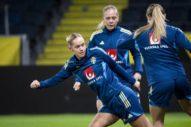 STOCKHOLM, SWEDEN, 20261012 Soccer player Hanna Lundkvist on the field as the Swedish women s national soccer team trains at Friends Arena ahead of the World Cup playoff match against Lithuania STOCKHOLM SWEDEN x10050x  Copyright: xPontusxLundahl TTx INFÖR VM-PLAYOFF SVERIGE-LITAUEN