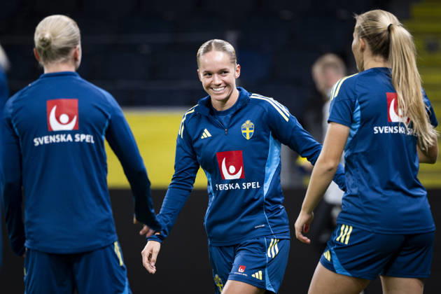 STOCKHOLM, SWEDEN, 20261012 Soccer player Hanna Lundkvist on the field as the Swedish women s national soccer team trains at Friends Arena ahead of the World Cup playoff match against Lithuania STOCKHOLM SWEDEN x10050x  Copyright: xPontusxLundahl TTx INFÖR VM-PLAYOFF SVERIGE-LITAUEN