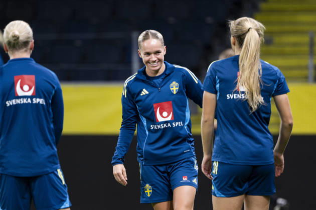 STOCKHOLM, SWEDEN, 20261012 Soccer player Hanna Lundkvist on the field as the Swedish women s national soccer team trains at Friends Arena ahead of the World Cup playoff match against Lithuania STOCKHOLM SWEDEN x10050x  Copyright: xPontusxLundahl TTx INFÖR VM-PLAYOFF SVERIGE-LITAUEN