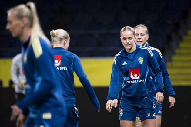 STOCKHOLM, SWEDEN, 20261012 Soccer player Hanna Lundkvist on the field as the Swedish women s national soccer team trains at Friends Arena ahead of the World Cup playoff match against Lithuania STOCKHOLM SWEDEN x10050x  Copyright: xPontusxLundahl TTx INFÖR VM-PLAYOFF SVERIGE-LITAUEN