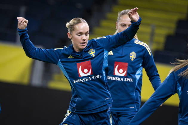 STOCKHOLM, SWEDEN, 20261012 Soccer player Hanna Lundkvist on the field as the Swedish women s national soccer team trains at Friends Arena ahead of the World Cup playoff match against Lithuania STOCKHOLM SWEDEN x10050x  Copyright: xPontusxLundahl TTx INFÖR VM-PLAYOFF SVERIGE-LITAUEN
