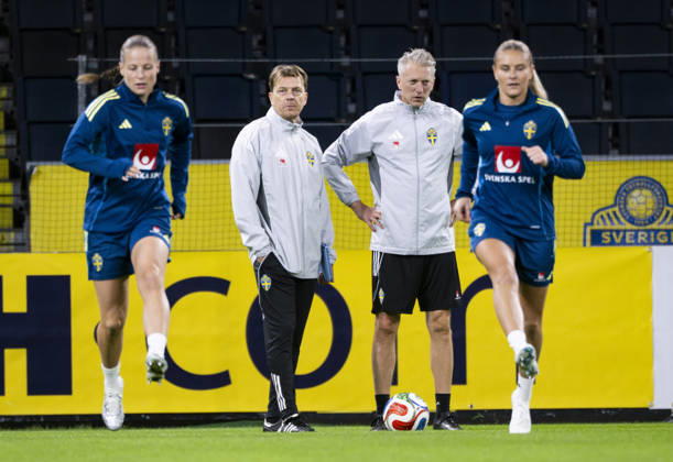 STOCKHOLM, SWEDEN, 20261012 National team coach Tony Gustavsson as the Swedish women s national soccer team trains at Friends Arena ahead of the World Cup playoff match against Lithuania STOCKHOLM SWEDEN x10050x  Copyright: xPontusxLundahl TTx INFÖR VM-PLAYOFF SVERIGE-LITAUEN