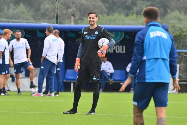 Foto IPP Felice De Martino Castel Volturno (Ce) 12 10 2026 Allenamento Napoli pre gara Champions League con il Villareal Nella foto: Alex Meret Italy Photo Press World Copyright Castel Volturno italy ITALY  Copyright: xR4924_italyphotopressx