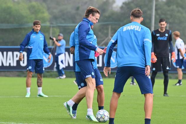 Foto IPP Felice De Martino Castel Volturno (Ce) 12 10 2026 Allenamento Napoli pre gara Champions League con il Villareal Nella foto: Scott McTominay Italy Photo Press World Copyright Castel Volturno italy ITALY  Copyright: xR4924_italyphotopressx