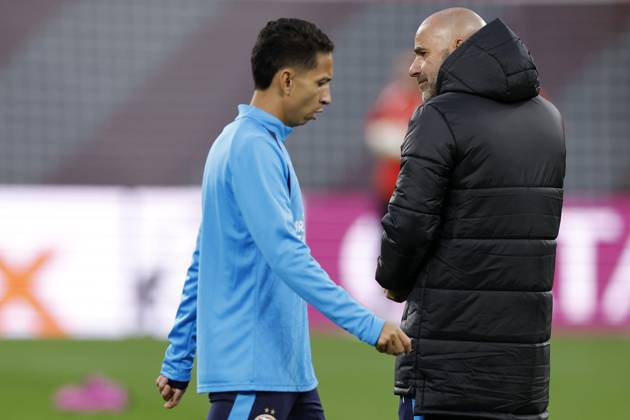 LEIPZIG - (LR) Mauro Junior of PSV Eindhoven, PSV Eindhoven coach Peter Bosz during a training session ahead of the UEFA Champions League match between RB Leipzig and PSV Eindhoven at the RB Arena on October 12, 2026 in Leipzig, Germany. MAURICE VAN STEEN ANP xVIxANPxSportx xxANPxIVx 572250669 originalFilename: 572250669.jpg