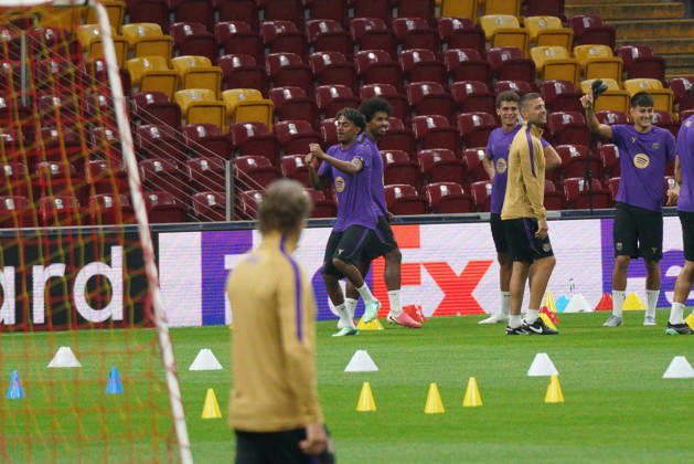 October 12, 2026, Sariyer, Istanbul, Turkey: Lamine Yamal (C) during the training day of FC Barcelona, Barca ahead the UEFA Champions League second round, football match against Galatasaray at RAMS Park Stadium in Istanbul, Turkey on October 12, 2026. Sariyer Turkey - ZUMAu194 20261012_zip_u194_028 Copyright: xTolgaxUluturkx