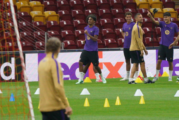 October 12, 2026, Sariyer, Istanbul, Turkey: Lamine Yamal (C) during the training day of FC Barcelona, Barca ahead the UEFA Champions League second round, football match against Galatasaray at RAMS Park Stadium in Istanbul, Turkey on October 12, 2026. Sariyer Turkey - ZUMAu194 20261012_zip_u194_030 Copyright: xTolgaxUluturkx