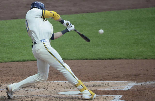 Milwaukee Brewers designated hitter Christian Yelich (22) hits a two-rbi single against the Los Angeles Dodgers in the third inning in game two of the MLB, Baseball Herren, USA National League Championship Series at American Family Field in Milwaukee, Wisconsin, on Monday, October 12, 2026.  MIL20261012714 TANNENxMAURY