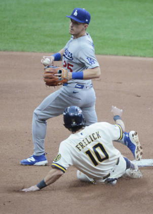 Milwaukee Brewers Sal Frelick (10) is forced out at second by Los Angeles Dodgers second baseman Tommy Edman (25) in the fourth inning in game two of the MLB, Baseball Herren, USA National League Championship Series at American Family Field in Milwaukee, Wisconsin, on Monday, October 12, 2026.  MIL20261012719 TANNENxMAURY