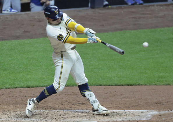 Milwaukee Brewers William Contreras (24) hits an rbi-single against the Los Angeles Dodgers in the sixth inning in game two of the MLB, Baseball Herren, USA National League Championship Series at American Family Field in Milwaukee, Wisconsin, on Monday, October 12, 2026.  MIL20261012734 TANNENxMAURY