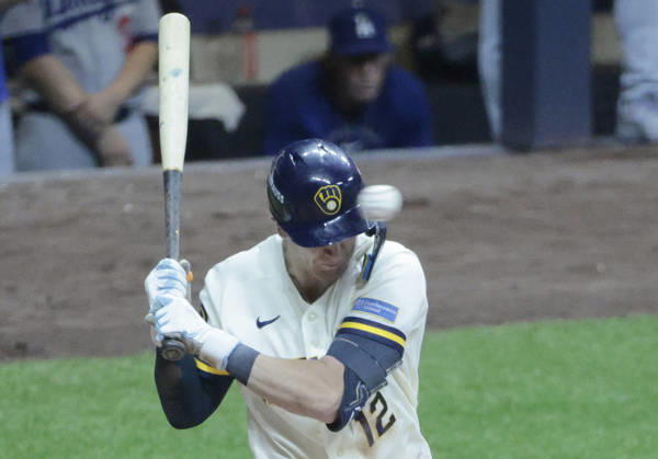 Milwaukee Brewers Cooper Pratt (12) is brushed back by a high and inside pitch from Los Angeles Dodgers pitcher Edgardo Henriquez in the seventh inning in game two of the MLB, Baseball Herren, USA National League Championship Series at American Family Field in Milwaukee, Wisconsin, on Monday, October 12, 2026.  MIL20261012738 TANNENxMAURY