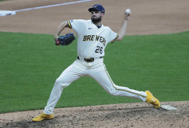 Milwaukee Brewers pitcher Aaron Ashby (26) throws against the Los Angeles Dodgers in the eighth inning in game two of the MLB, Baseball Herren, USA National League Championship Series at American Family Field in Milwaukee, Wisconsin, on Monday, October 12, 2026.  MIL20261012740 TANNENxMAURY