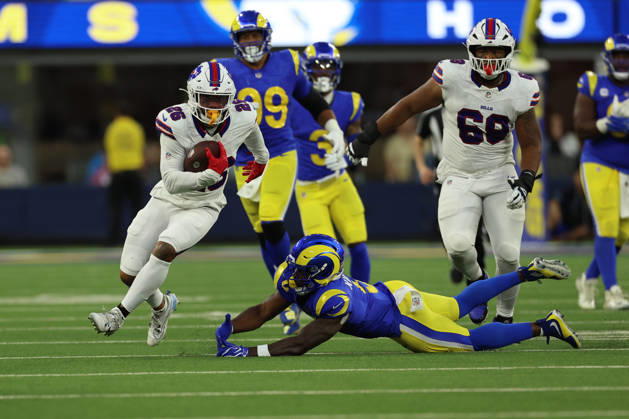 INGLEWOOD, CA - OCTOBER 12: Ty Johnson 26 of the Buffalo Bills carries the ball during an NFL, American Football Herren, USA game between the Buffalo Bills and the Los Angeles Rams on October 12, 2026, at SoFi Stadium in Inglewood, California. (Photo by Greg Fiore Icon Sportswire) NFL: OCT 12 Bills at Rams EDITORIAL USE ONLY Icon2610121848