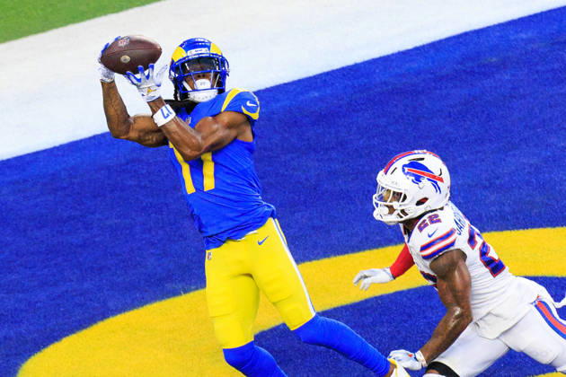 October 12, 2026, Inglewood, California, USA: 17 Davante Adams, WR for the Los Angeles Rams, makes a touchdown catch ahead of 22 C.J. Gardner-Johnson, S for the Buffalo Bills, during a regular-season NFL, American Football Herren, USA game on Monday, October 12, 2026, at SoFi Stadium in Inglewood, California. JAVIER ROJAS PI Rams Vs. Bills - ZUMAp124 20261012_zaa_p124_018 Copyright: xJavierxRojasx